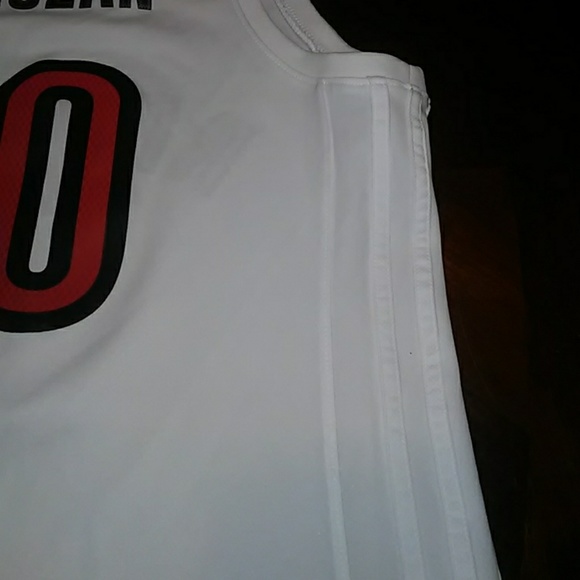 Women's Toronto Raptors DeRozan Jersey - Picture 7 of 8